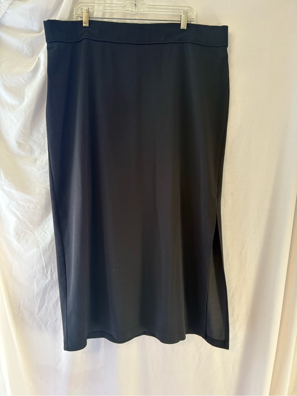Sleek Black Midi Skirt with Side Slit